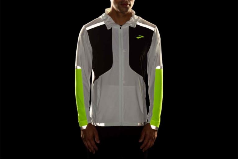 86H241995 veste en carbonite Brooks noir